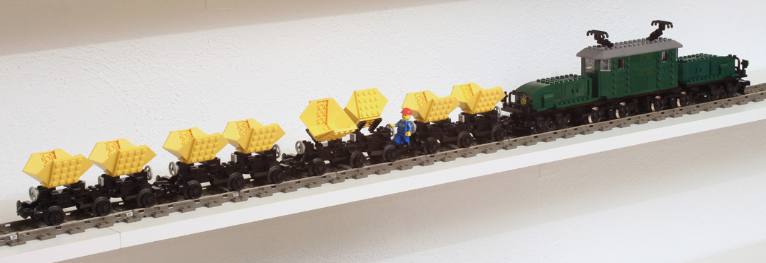 Train locomotive crocodile et wagons godets Lego