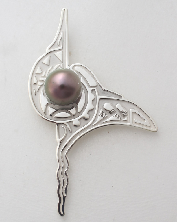 pendentif polyn&eacute;sien en argent avec perle